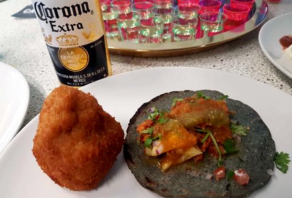 西班牙裔的传统概括了corona和taco